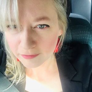 Meet your Posher, Elaine